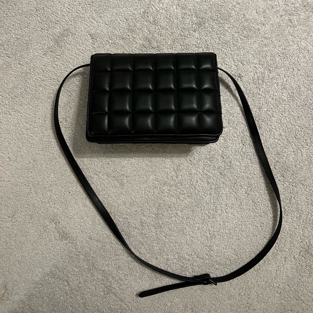 H&M black quilted purse